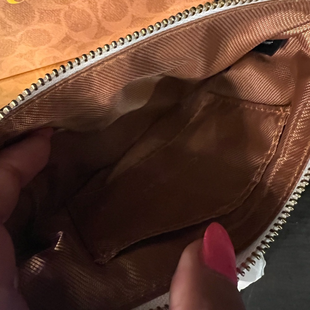 Coach Floral Signature Canvas Wristlet | NWT | Box & Dust Bag Included - Picture 11 of 13